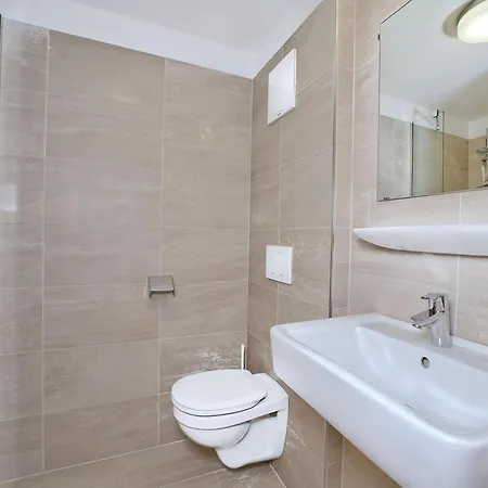Modern With Balcony And Access To Sauna アパート Neukirchen am Großvenediger