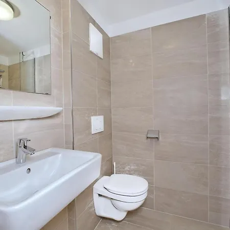 Modern With Balcony And Access To Sauna * Neukirchen am Großvenediger