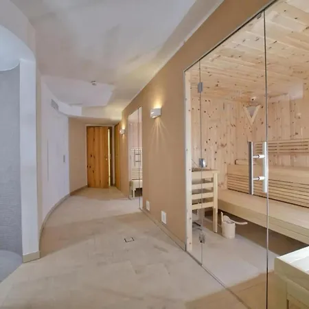 Top-floor Mountain Penthouse For 8 Neukirchen am Großvenediger