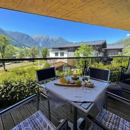 Top-floor Mountain Penthouse For 8 * Neukirchen am Großvenediger