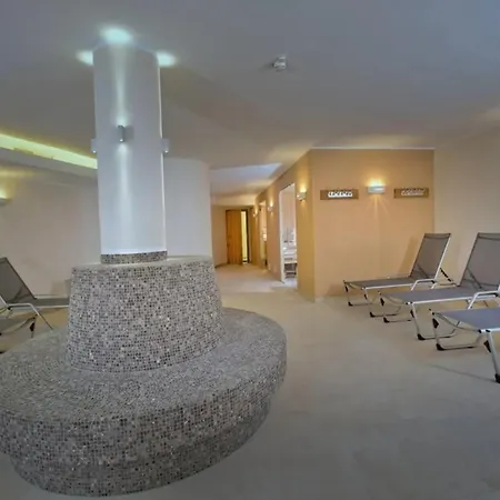 Top-floor Mountain Penthouse For 8 Neukirchen am Großvenediger